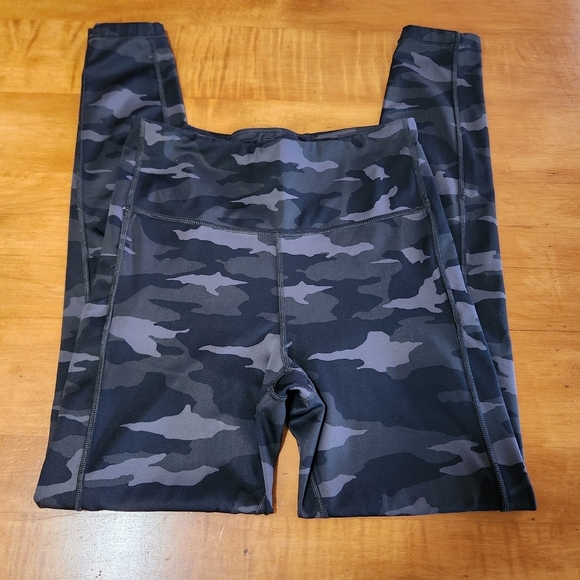 Athleta Ultimate Camo Tight Small High Rise - Picture 2 of 5